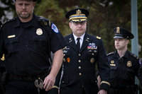 In Uniform und mit Orden erscheint der Militäroffizier Alexander Vindman am Dienstag vor dem Kongress. Foto: imago images/UPI Photo