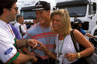 An Michael Schumachers Seite: Ehefrau Corinna. Foto: imago/Netflix