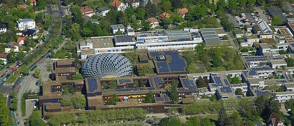 Luftbild des Dahlemer Campus (Rost-, Silber- und Holzlaube) der Freien Universität Berlin.