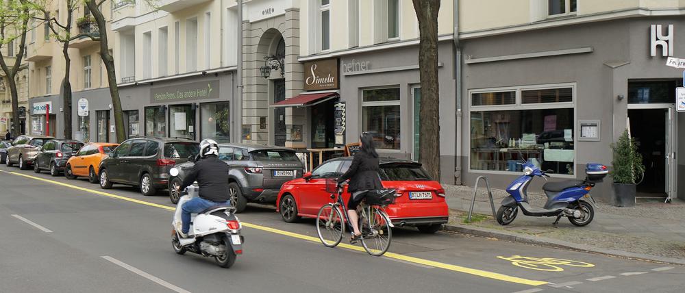 Zugeparkt: Die "Pop-Up-Radspur" in der Kantstraße.