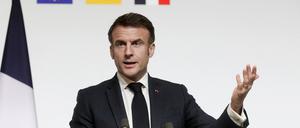 Emmanuel Macron sagt: Truppen in die Ukraine zu entsenden, kann nicht ausgeschlossen werden. 