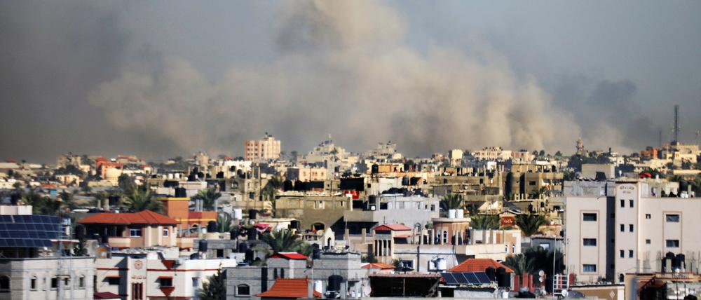 Rauchwolken über Chan Yunis im Gazastreifen. 