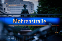 Der Eingang der U-Bahn-Station Mohrenstraße. Foto: imago images/ZUMA Wire