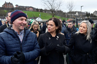 Die Vizechefin der republikanischen Partei Nordirlands, Michelle O'Neill (R.), pocht auf eine Wiedervereinigung mit Irland. Foto: Clodagh Kilcoyne/Reuters