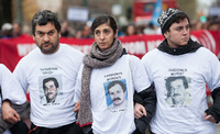 Unvergessen - oder doch nicht? Demonstranten erinnern auf einer Demonstration 2013 an drei Opfer des NSU Foto: dpa