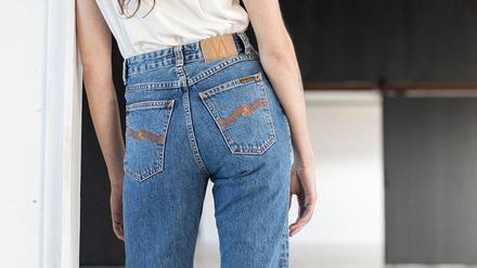 Hoch geschnittene Jeans sind zum Standard geworden.