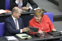 Das Urteil dürfte sie weniger erfreuen: Vizekanzler Olaf Scholz und Kanzlerin Angela Merkel. Foto: imago/Jens Schicke