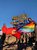 Und hier ist das "Pink Summits"-Team auf dem Kilimanjaro. Foto: promo