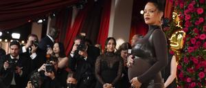 Die schwangere Sängerin Rihanna bei der Verleihung der 95. Academy Awards im Dolby Theatre