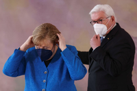 Bundeskanzlerin Angela Merkel und Bundespräsident Frank-Walter Steinmeier sollen vom dänischen Geheimdienst und der NSA abgehört worden sein. Foto: Christian Mang/Reuters