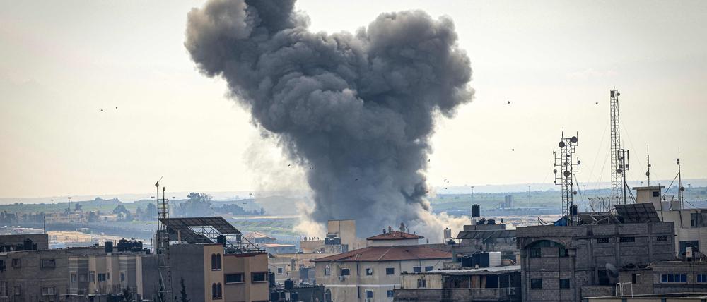 Israelisches Bombardement der Stadt Rafah im südlichen Gazastreifen.