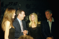Party People. Melania Trump (von links), Prince Andrew, Gwendolyn Beck und Jeffrey Epstein bei einem Fest des Investmentbankers im Jahr 2000. Foto: Getty Images