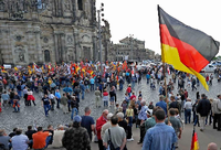 Pegida-Kundgebung in Dresden Foto: Matthias Hiekel/dpa