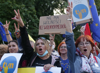 Keine Freiheit ohne freie Medien: Tausende protestierten in polnischen Städten gegen den Druck der Regierung auf den wichtigsten Oppositionssender tvn. Foto: Adam Stepien/Agencja Gazeta via REUTERS