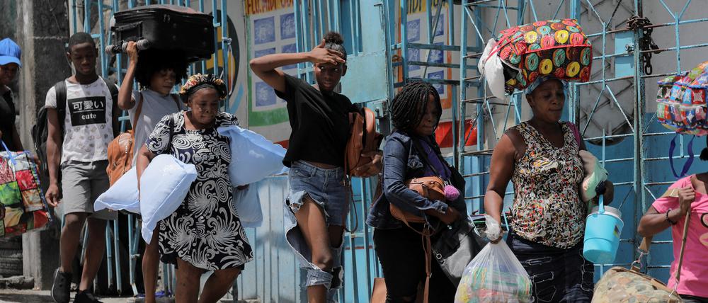 Flüchtende Gruppe in Port-au-Prince.