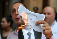 In der georgischen Hauptstadt Tiflis protestieren Demonstranten gegen den Besuch einer russischen Delegation im Parlament. Foto: Reuters/Irakli Gedenidze