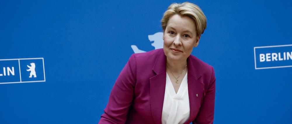 Franziska Giffey (SPD), noch Regierende Bürgermeisterin von Berlin, kommt zu einer Pressekonferenz nach einer Sitzung des Berliner Senats.