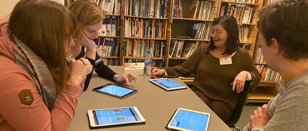 Bibliotheken bieten auch den Zugang ins Digitale an, das hilft bei der Informationsbeschaffung.