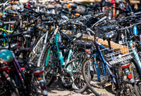 In Berlin braucht es deutlich mehr Parkplätze für Fahrräder. Foto: Jens Büttner/dpa