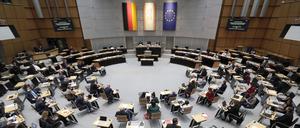 Karsten Woldeit, innenpolitischer Sprecher der Berliner AfD-Fraktion,
in der 24. Plenarsitzung des Berliner Abgeordnetenhauses bei der Debatte zu den Silvesterkrawallen 2022.