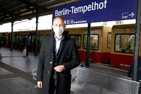 Startbahnhof Tempelhof: Sebastian Czaja steigt im Berliner Süden in die Ringbahn. Foto: DAVIDS/Sven Darmer