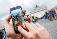 Das Smartphone-Spiel Pokémon kann seit Mittwoch auch in Deutschland heruntergeladen werden. Foto: dpa