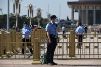 32. Jahrestag des Massakers von 1989: Polizei überwacht den Platz des Himmlischen Friedens in Peking. Foto: AFP/Greg Baker