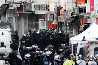 Der Polizeieinsatz in Saint-Denis ging über mehrere Stunden. Foto: dpa
