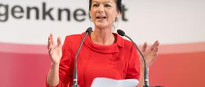 Die Parteivorsitzende Sahra Wagenknecht spricht während des Politischen Aschermittwochs bei der Veranstaltung der Partei Bündnis Sahra Wagenknecht. 