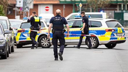  Bei einem Polizeieinsatz in der Innenstadt von Nienburg in Niedersachsen ist ein 46 Jahre alter Mann tödlich verletzt worden.  