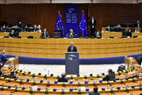 Gelichtete Reihen im Brüsseler EU-Parlament. Portugals Premier Antonio Costa spricht als Vertreter des rotierenden EU-Vorsitzes. Foto: AFP