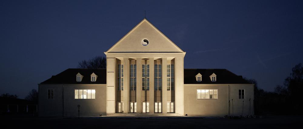 Das Festspielhaus Hellerau wurde 1911 als Bildungsanstalt für Rhythmik erbaut. 
