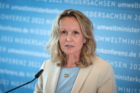 Steffi Lemke (Bündnis 90/Die Grünen), Bundesumweltministerin, gibt eine Pressekonferenz. Foto: Sina Schuldt/dpa