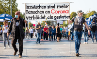 In mehreren deutschen Städten demonstrieren am Samstag Menschen gegen die staatlichen Corona-Maßnahmen. Foto: Moritz Frankenberg/dpa