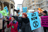 Es ist Zeit für mehr Klimaschutz, meinen Demonstranten vom Netzwerk Extinction Rebellion bei einer Demo in London. Foto: Simon Dawson/Reuters