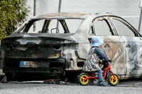 Randale während des G20-Gipfels in Hamburg: Eingeschlagene Scheibe eines Autos im Stadtteil Altona Foto: dpa/Friso Gentsch