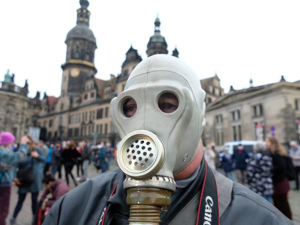 Teilnehmer einer Querdenken-Demo in Dresden