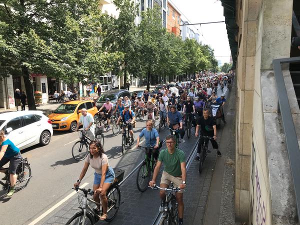 Der Protest richtete sich „gegen den Stopp aller neuen Radwege in Berlin durch die Verkehrssenatorin und ihre Verwaltung“.