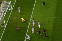 Ball im Netz. Ivan Rakitic dreht nach seinem 1:0 ab. Foto: AFP