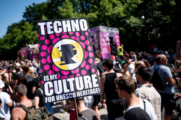 Techno soll als Weltkulturerbe anerkannt werden, wird auf diesem Plakat gefordert – und vom Veranstalter.