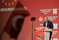 Recep Tayyip Erdogan, Präsident der Türkei, spricht zum Fastenbrechen im Präsidentenpalast. - Foto: Pool Presdential Press Service/AP/dpa