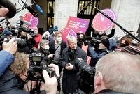Der DGB-Vorsitzende Reiner Hoffmann protestierte vergangene Woche gegen Änderungen des Arbeitszeitgesetzes. Foto: Jens Schicke/Imago