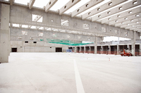 Noch eine Baustelle: Das Terminal 2 des Flughafen BER, mit Blick auf das Hauptgebäude. Foto: Soeren Stache / dpa