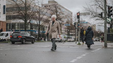 Fußgänger aus Passion und Überzeugung: Roland Stimpel ergeht sich Berlin. Fahrzeuge für den Individualverkehr stören ihn dabei.