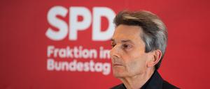 Rolf Mützenich, Vorsitzender der SPD-Bundestagsfraktion, treibt die Reform der Schuldenbremse voran.