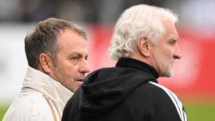 Der Misserfolg ist ihnen treu. Bundestrainer Hansi Flick (l.) und DFB-Sportdirektor Rudi Völler. 
