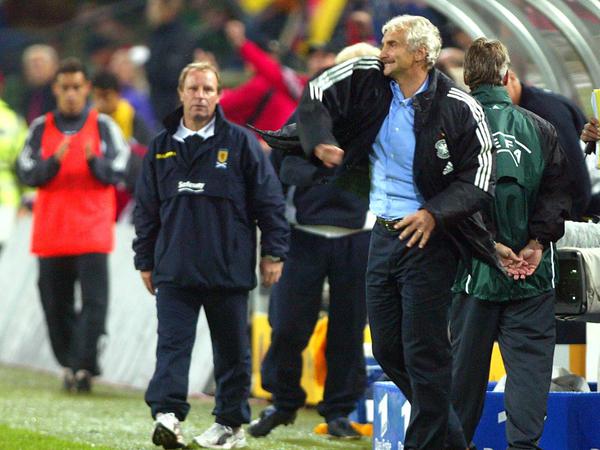 Gutes Pflaster. In Dortmund feierte Rudi Völler vor exakt 20 Jahren einen wichtigen Sieg gegen die von Berti Vogts (links) trainierten Schotten.