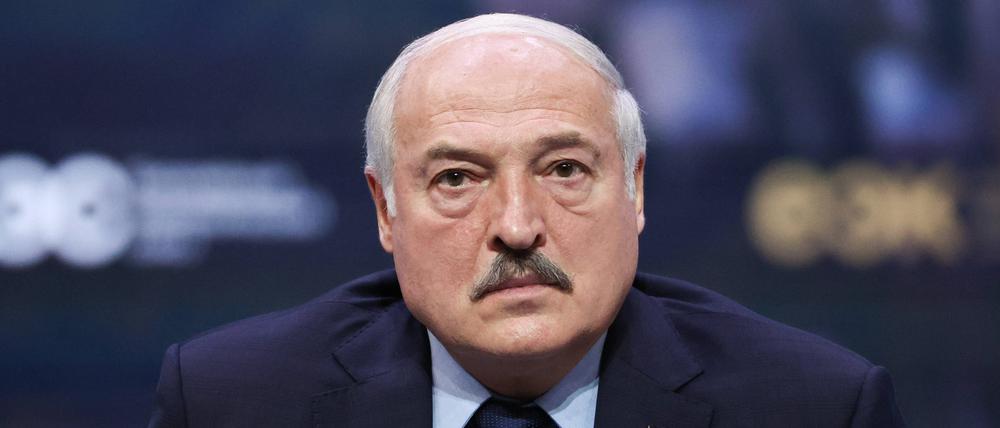 Geht gegen angeblich aus dem Ausland gesteuerte Extremisten vor: Machthaber Alexander Lukaschenko.
