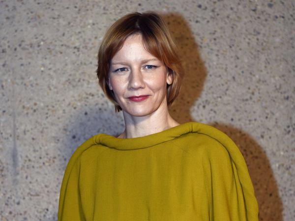 Im Februar erhielt Sandra Hüller den Ordre des Arts et des Lettres. In Cannes ist sie in zwei Wettbewerbsfilmen zu sehen.