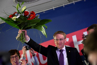 Daniel Günther kann sich seinen Koalitionspartner nun aussuchen. Foto: REUTERS/Fabian Bimmer